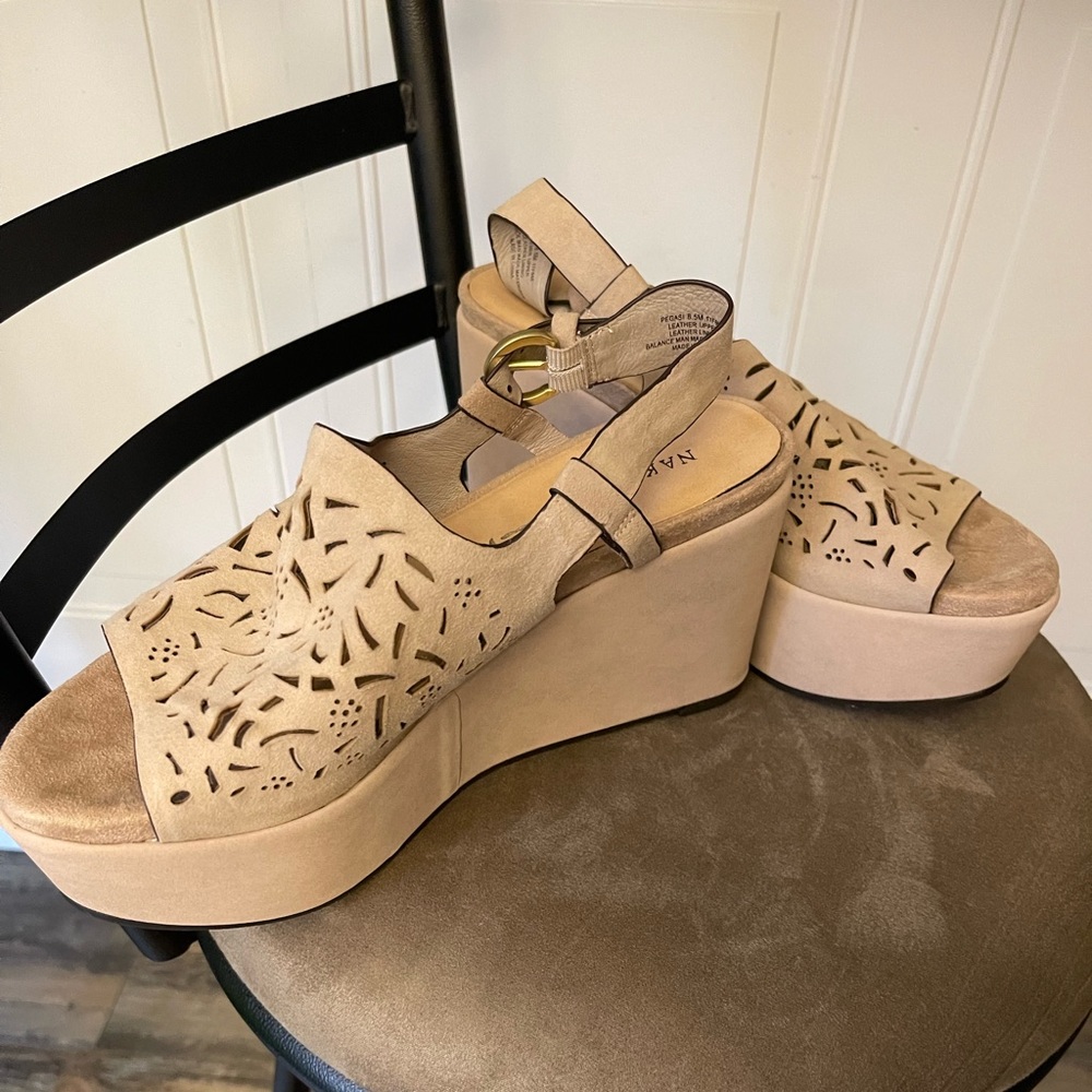 Naked Feet Pegasi Wedge Platform Sandal Tan SZ 8.5